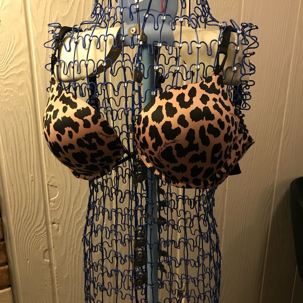 VICTORIA’S SECRET BOMBSHELL PUSH UP BRA 34DD